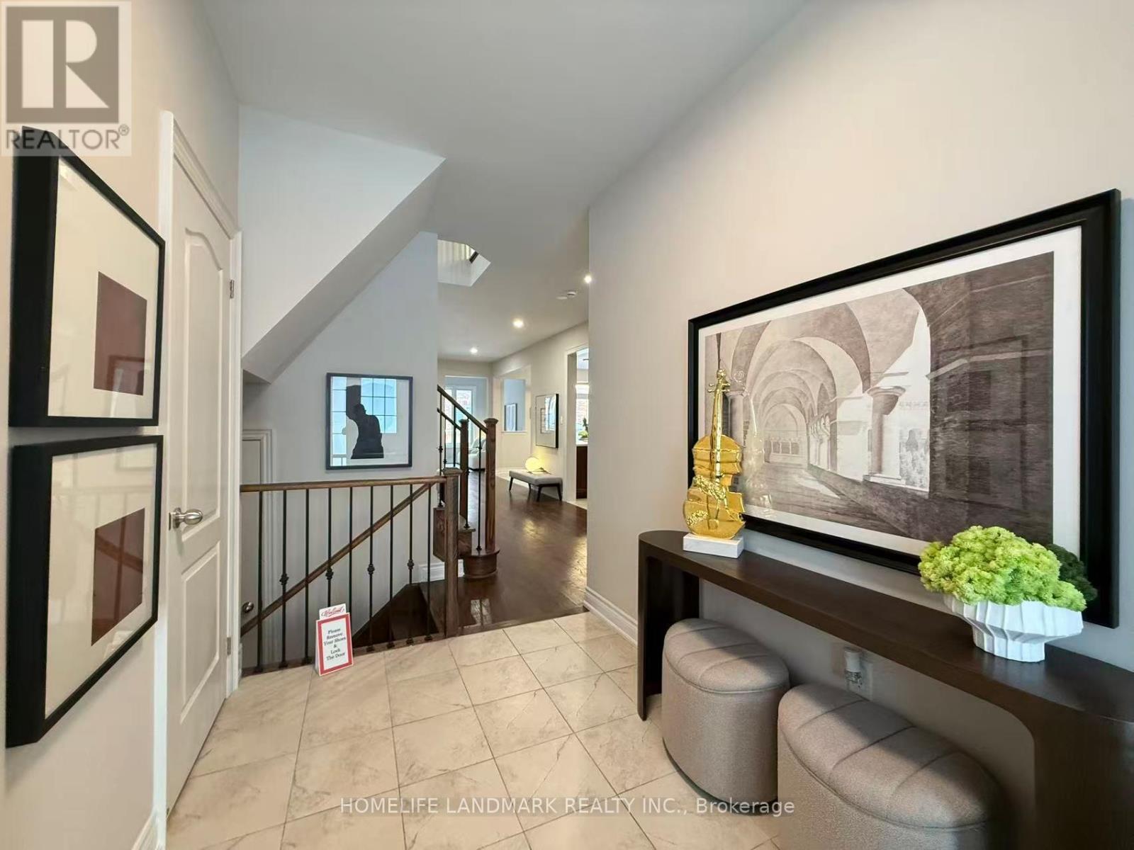 829 Langford Boulevard, Bradford West Gwillimbury, Ontario  L3Z 0C1 - Photo 2 - N12734480