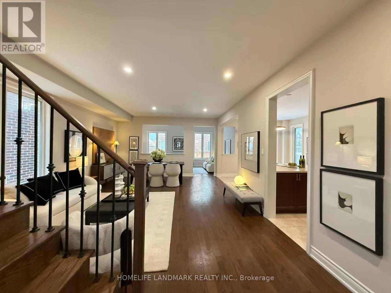 829 Langford Boulevard, Bradford West Gwillimbury, Ontario  L3Z 0C1 - Photo 3 - N12734480