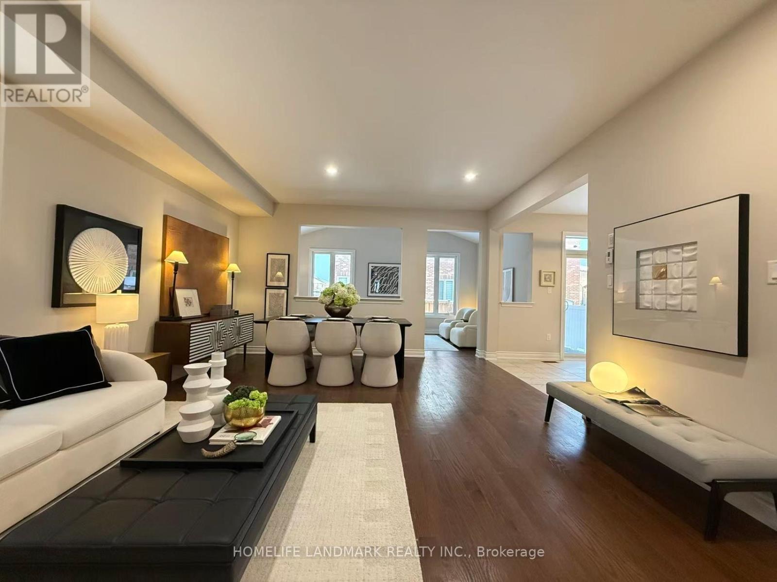 829 Langford Boulevard, Bradford West Gwillimbury, Ontario  L3Z 0C1 - Photo 4 - N12734480