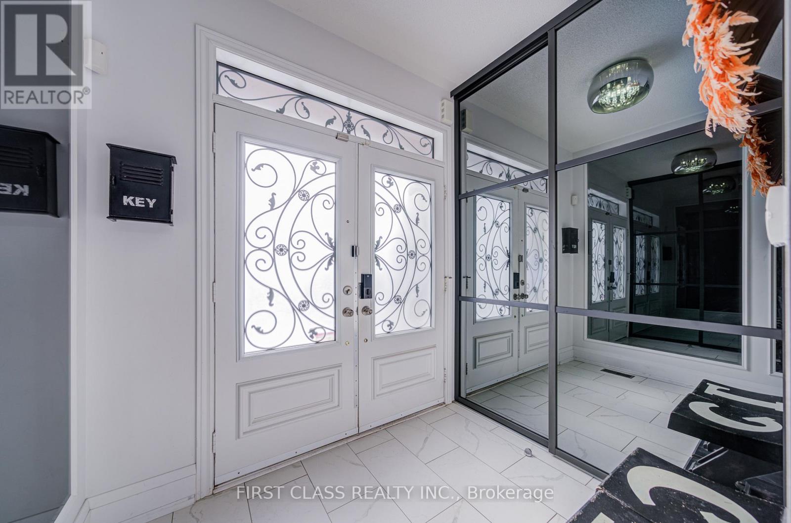 36 Staglin Court, Markham, Ontario  L6C 0K9 - Photo 4 - N12734506