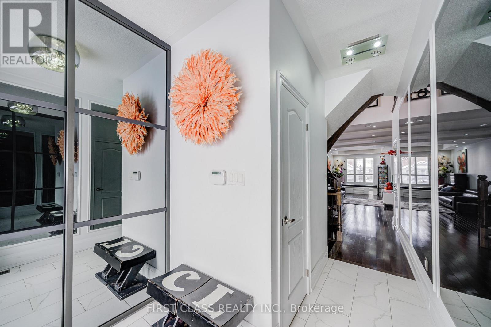 36 Staglin Court, Markham, Ontario  L6C 0K9 - Photo 5 - N12734506