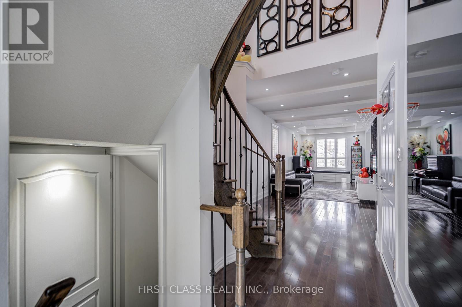 36 Staglin Court, Markham, Ontario  L6C 0K9 - Photo 6 - N12734506