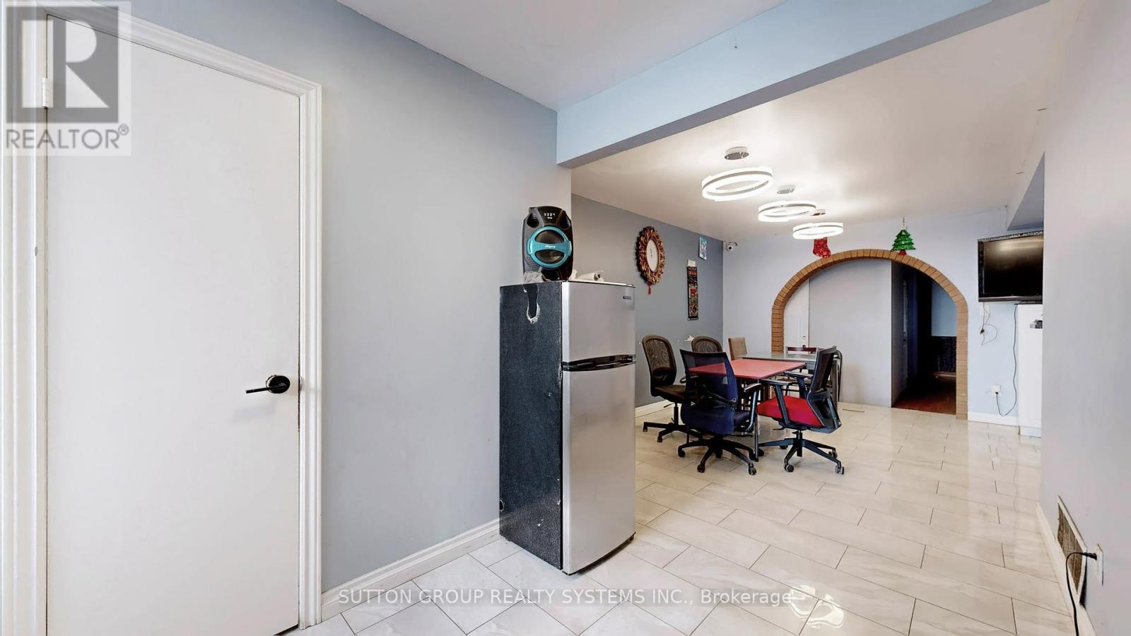 30 Coronado Court, Toronto, Ontario  M9M 1S7 - Photo 11 - W12734500
