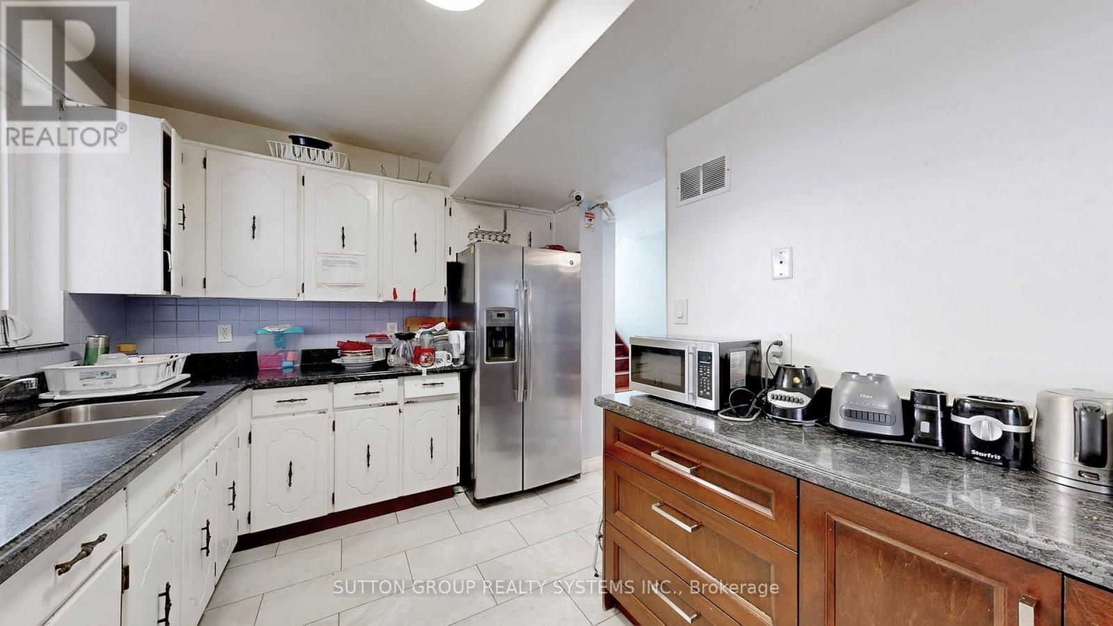 30 Coronado Court, Toronto, Ontario  M9M 1S7 - Photo 12 - W12734500