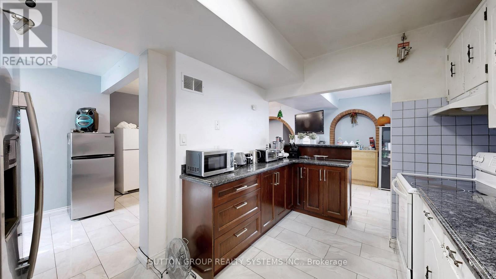 30 Coronado Court, Toronto, Ontario  M9M 1S7 - Photo 14 - W12734500