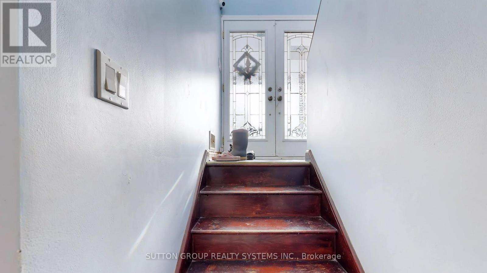 30 Coronado Court, Toronto, Ontario  M9M 1S7 - Photo 18 - W12734500