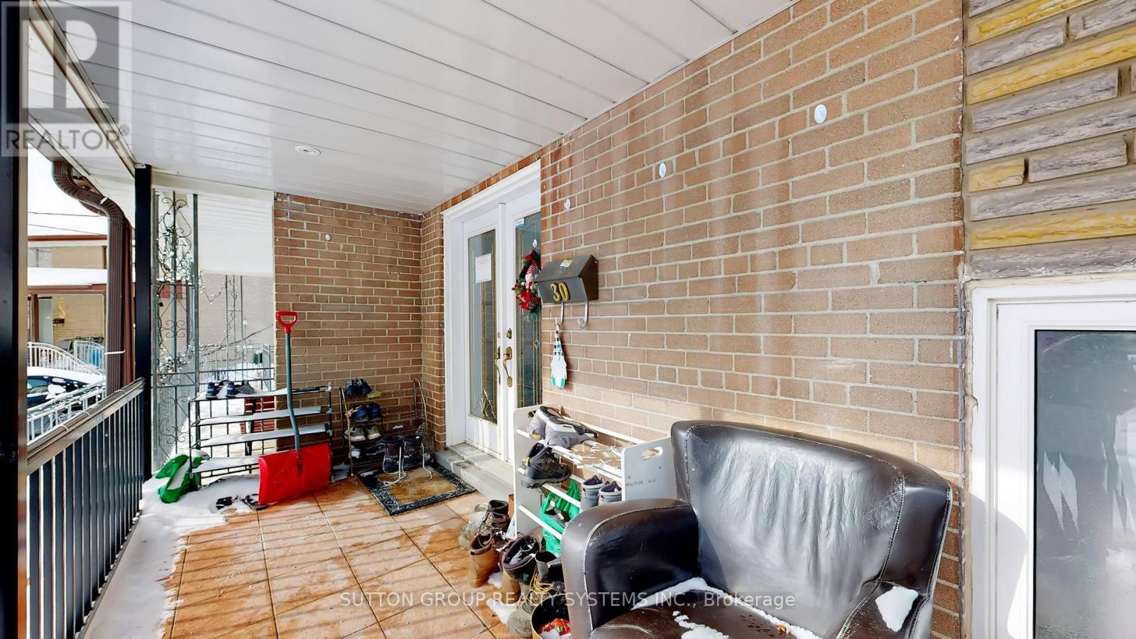 30 Coronado Court, Toronto, Ontario  M9M 1S7 - Photo 3 - W12734500