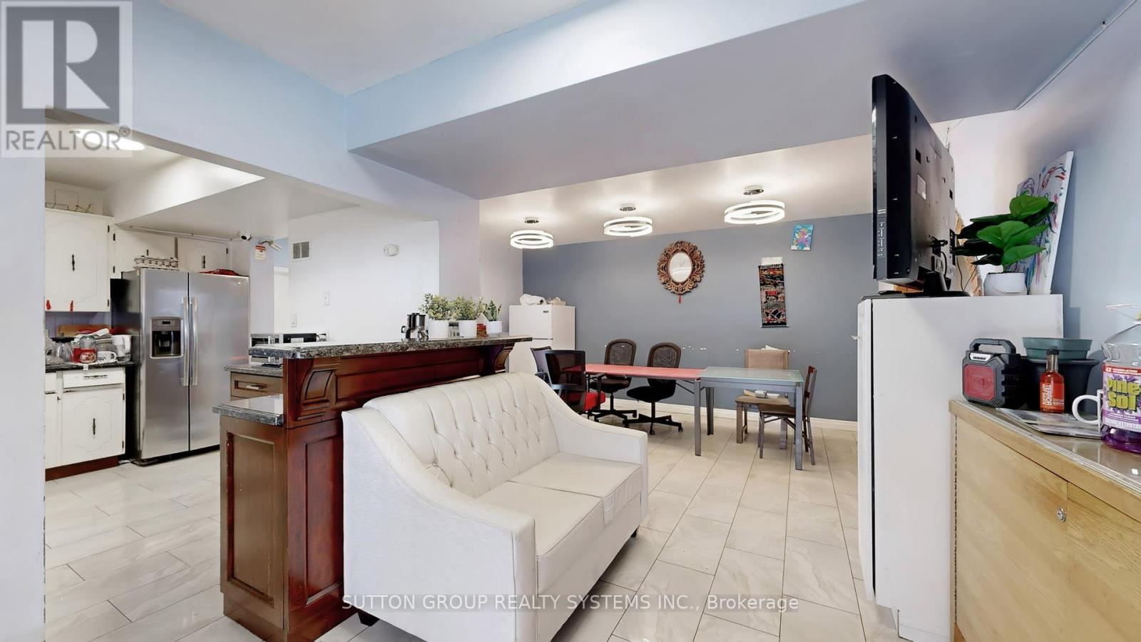 30 Coronado Court, Toronto, Ontario  M9M 1S7 - Photo 6 - W12734500