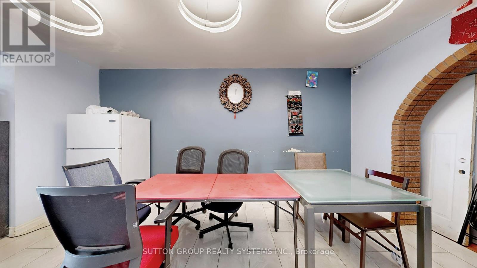 30 Coronado Court, Toronto, Ontario  M9M 1S7 - Photo 8 - W12734500