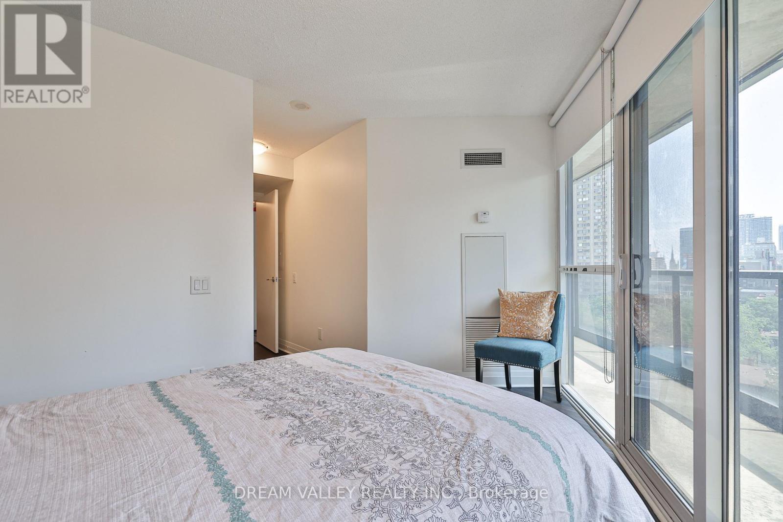 904 - 25 Carlton Street, Toronto, Ontario  M5B 1L4 - Photo 24 - C12734522