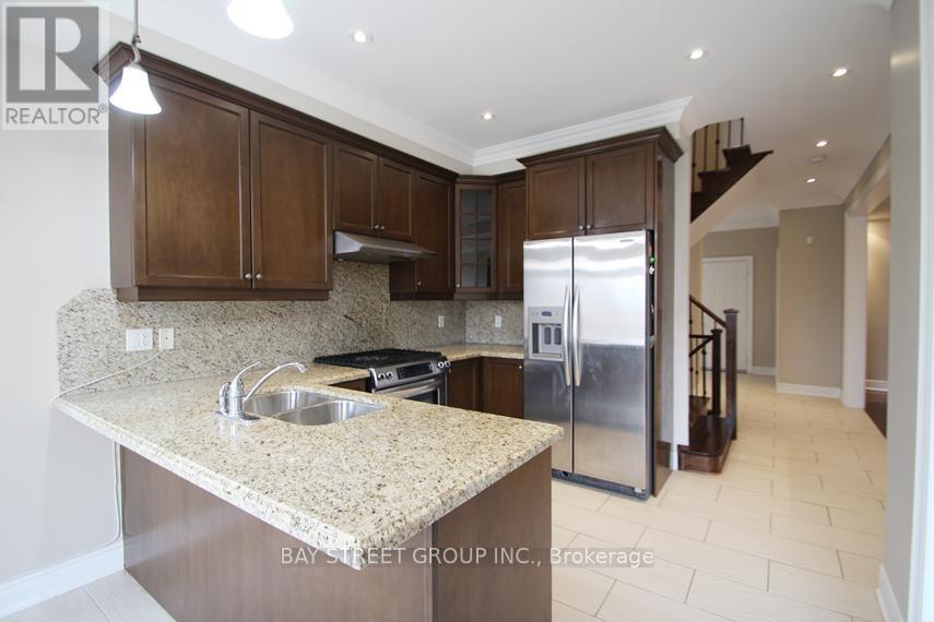 132 Farmstead Road, Richmond Hill, Ontario  L4S 1X2 - Photo 5 - N12734512