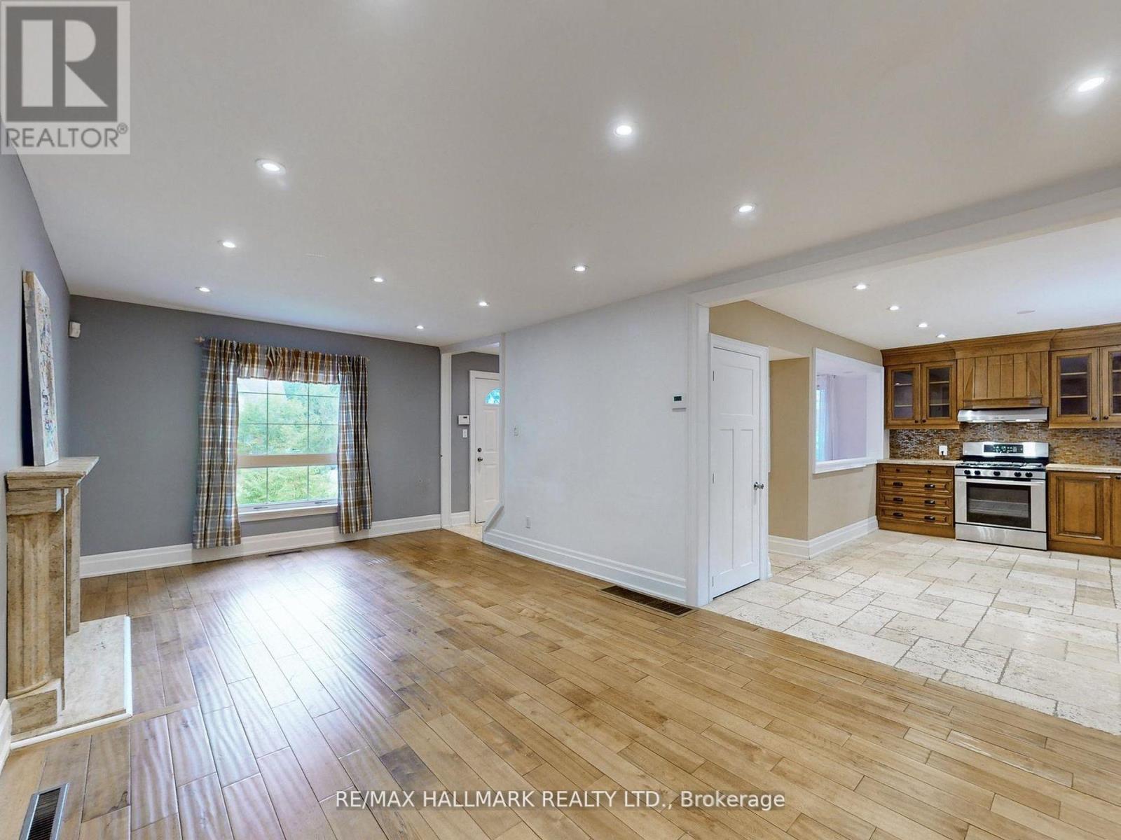 86 Ruggles Avenue, Richmond Hill, Ontario  L4C 1Y2 - Photo 8 - N12734518