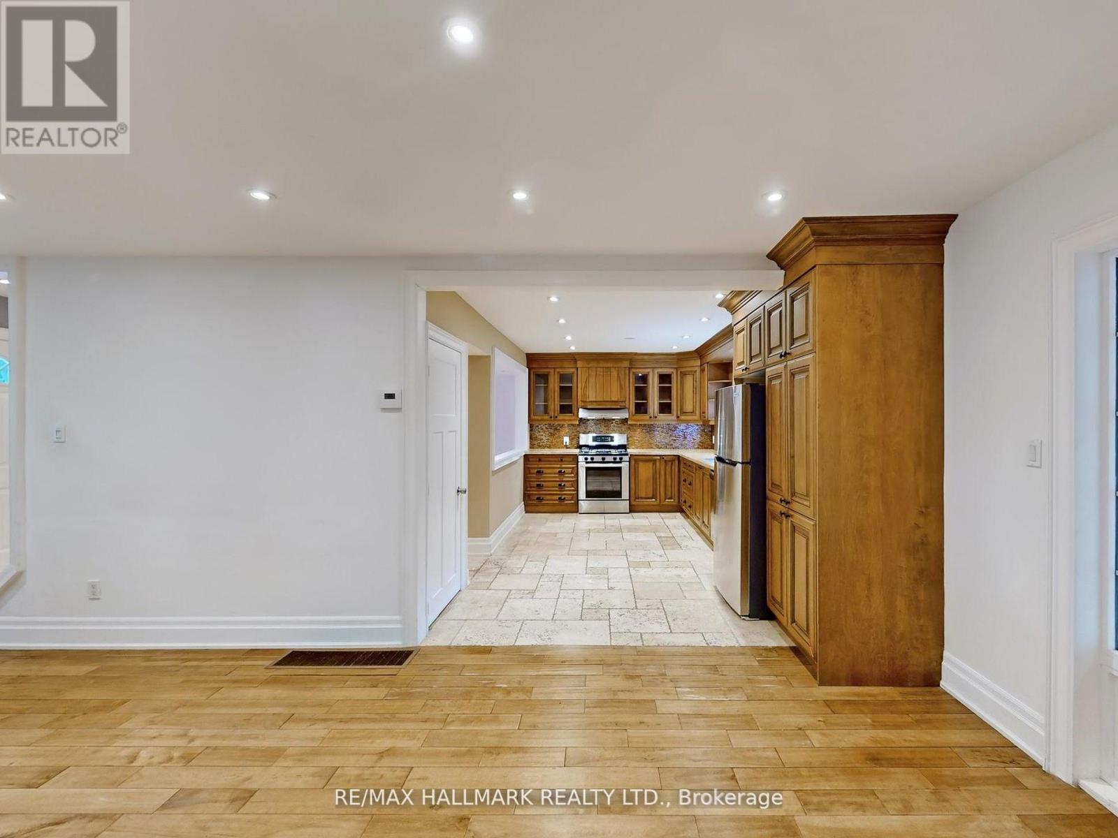 86 Ruggles Avenue, Richmond Hill, Ontario  L4C 1Y2 - Photo 9 - N12734518