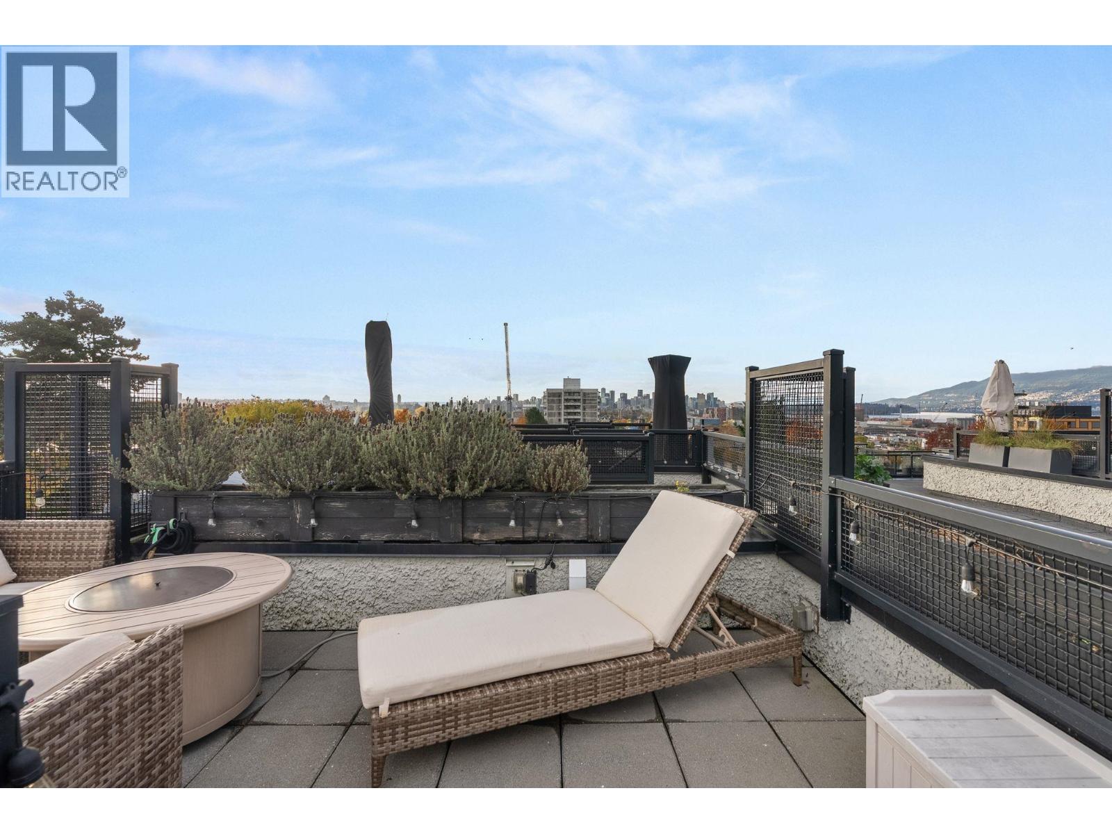 4 1851 Adanac Street, Vancouver, British Columbia  V5L 2E1 - Photo 2 - R3083986