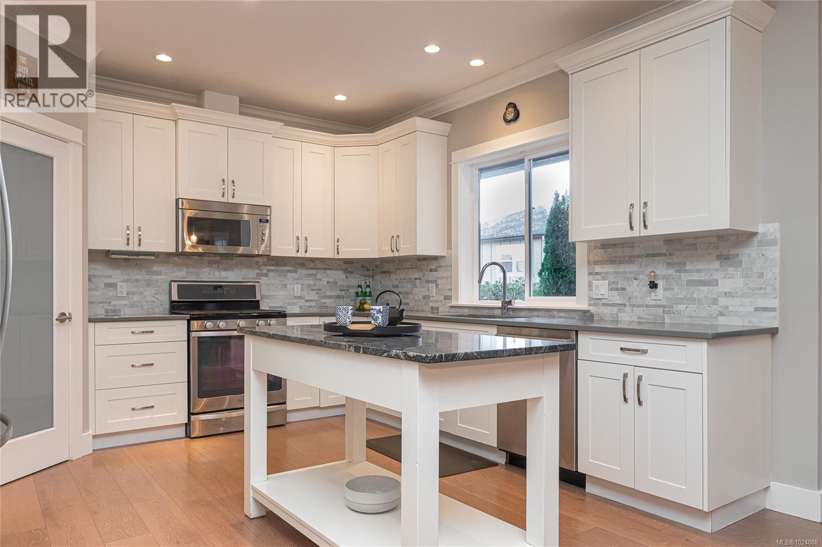 3649 Coleman Pl, Colwood, British Columbia  V9C 0H2 - Photo 11 - 1024008