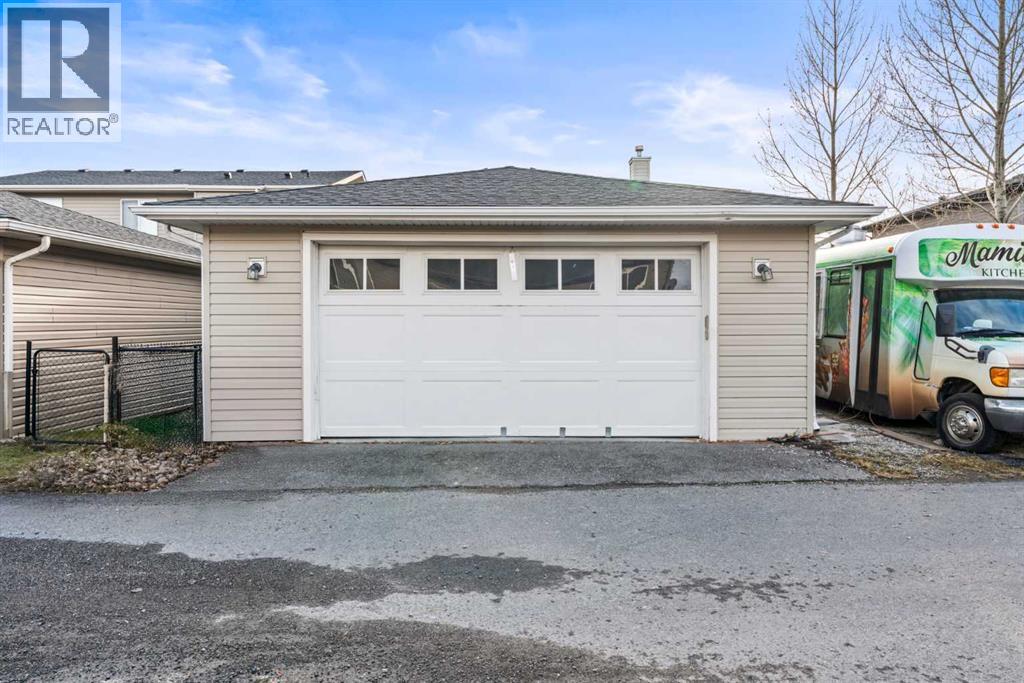 161 Rainbow Falls Glen, Chestermere, Alberta  T1X 0S5 - Photo 31 - A2273175