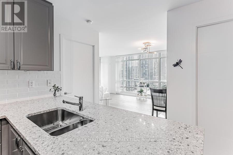 1810 - 381 Front Street W, Toronto, Ontario  M5V 3R8 - Photo 13 - C12734542