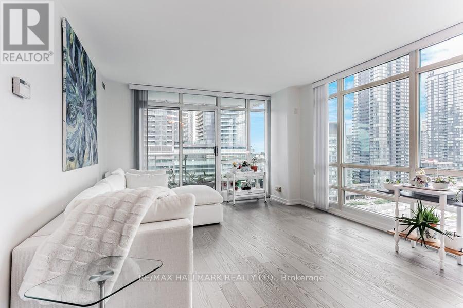 1810 - 381 Front Street W, Toronto, Ontario  M5V 3R8 - Photo 3 - C12734542