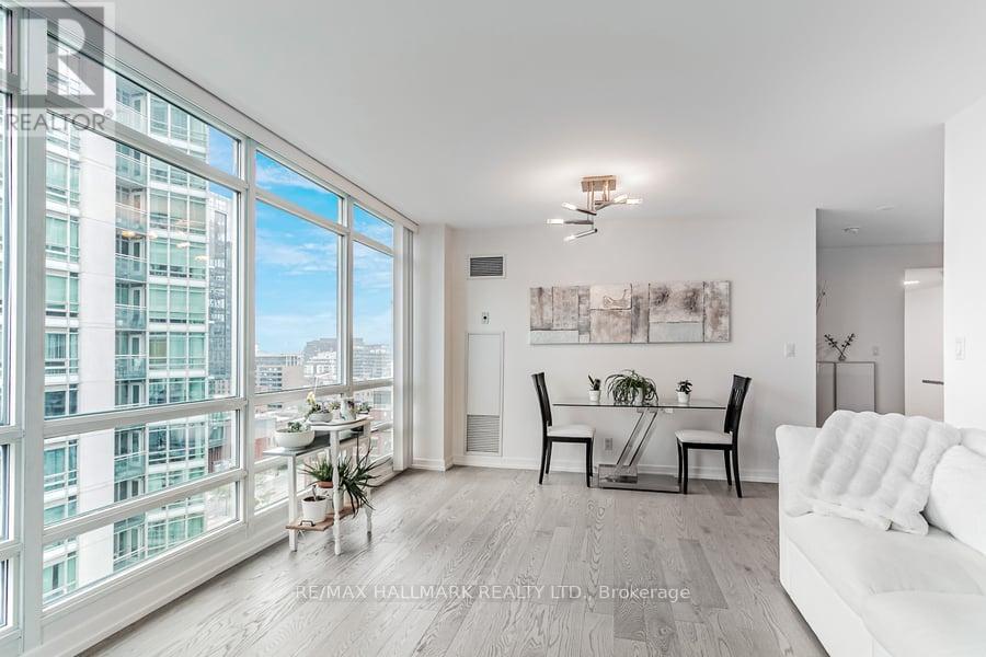 1810 - 381 Front Street W, Toronto, Ontario  M5V 3R8 - Photo 5 - C12734542