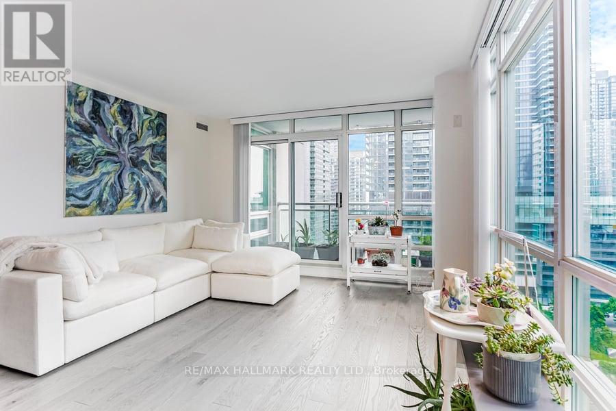 1810 - 381 Front Street W, Toronto, Ontario  M5V 3R8 - Photo 6 - C12734542