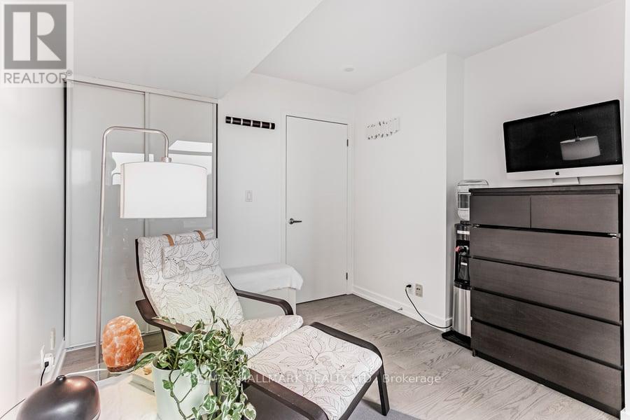 1810 - 381 Front Street W, Toronto, Ontario  M5V 3R8 - Photo 8 - C12734542