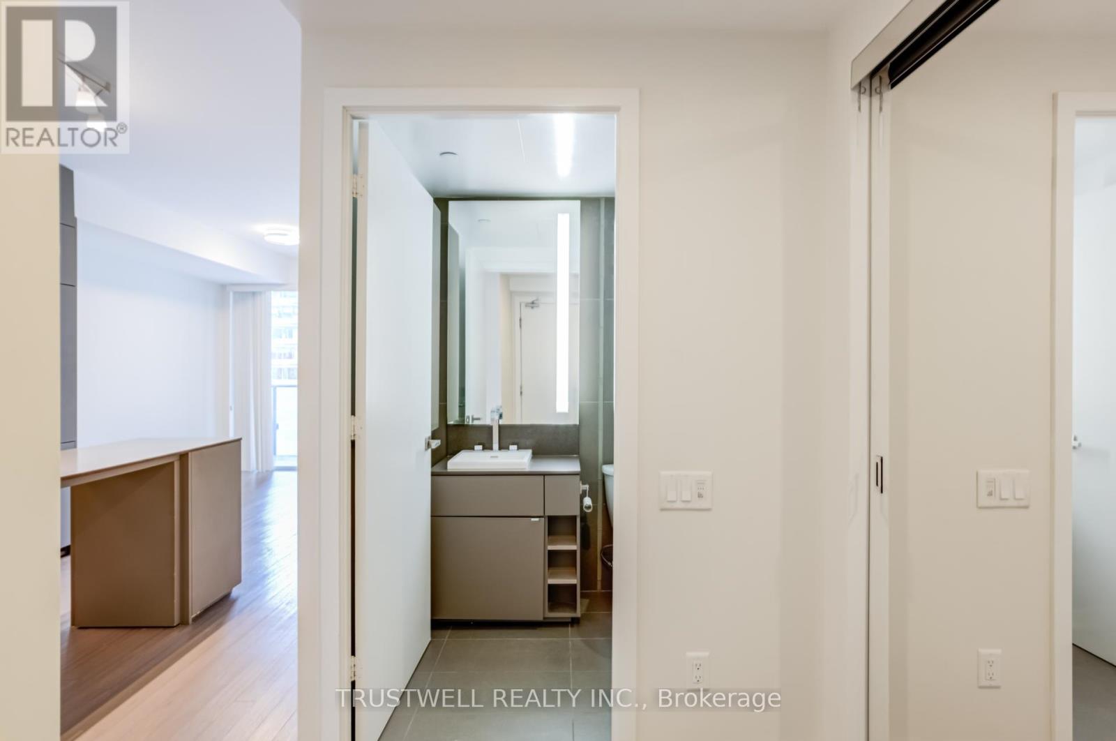 1601 - 101 Peter Street, Toronto, Ontario  M5V 0G6 - Photo 9 - C12734556