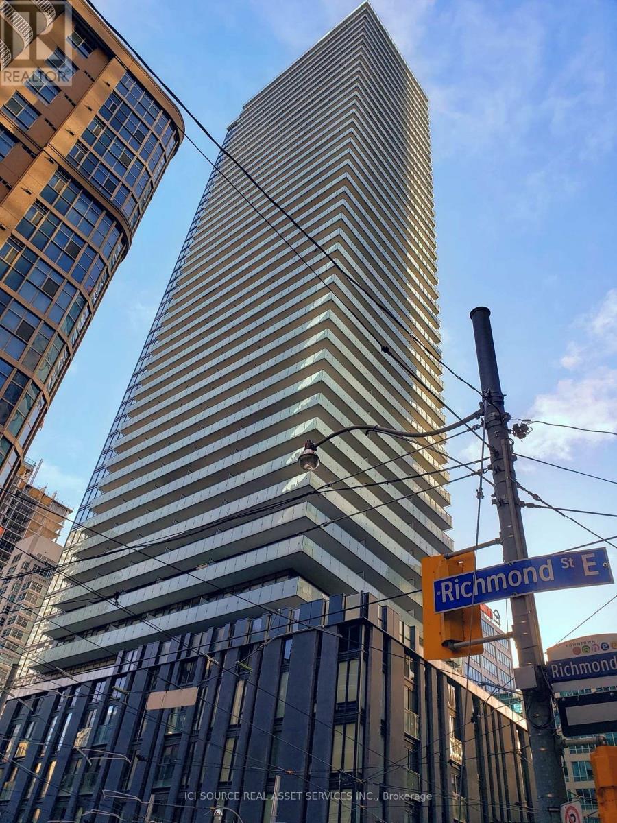 2004 - 25 RICHMOND STREET E, Toronto, Ontario