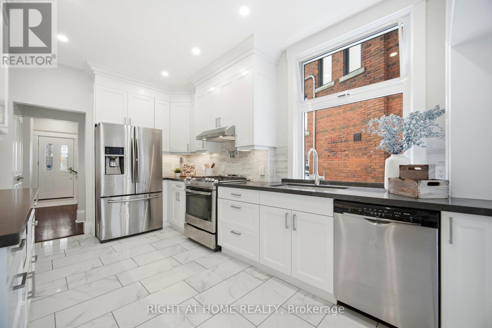 106 Ellerbeck Street, Toronto, Ontario  M4K 2V1 - Photo 11 - E12734582