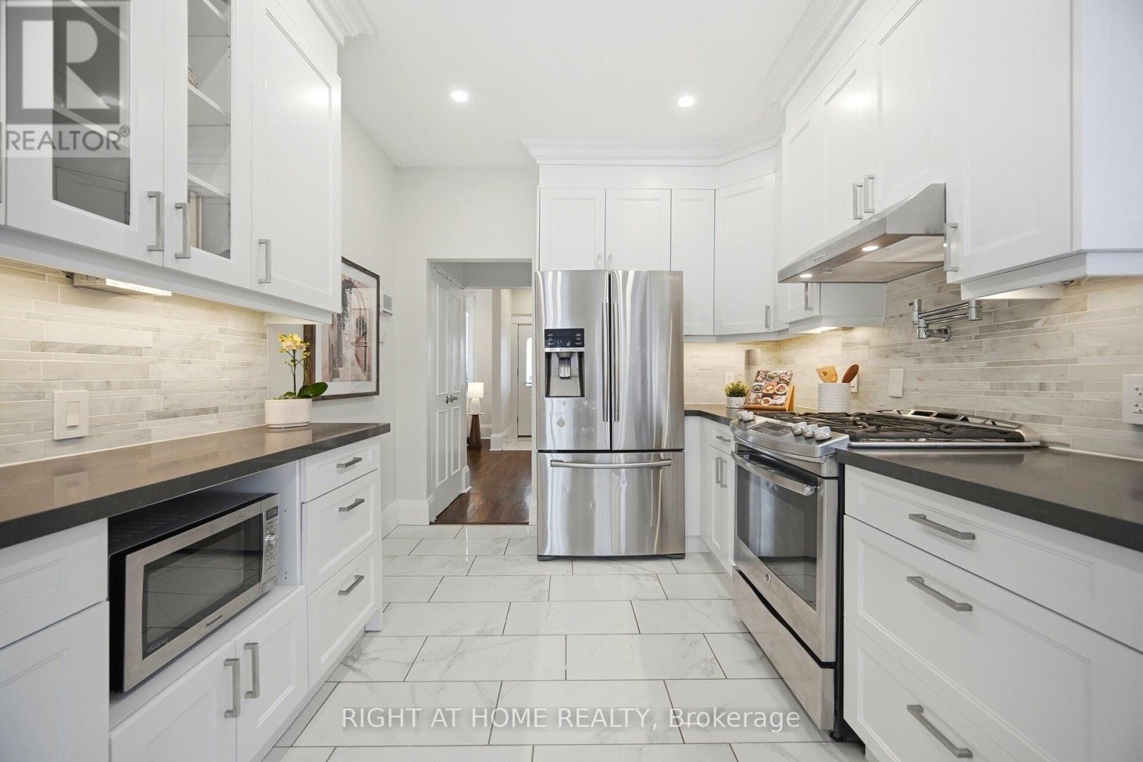 106 Ellerbeck Street, Toronto, Ontario  M4K 2V1 - Photo 12 - E12734582