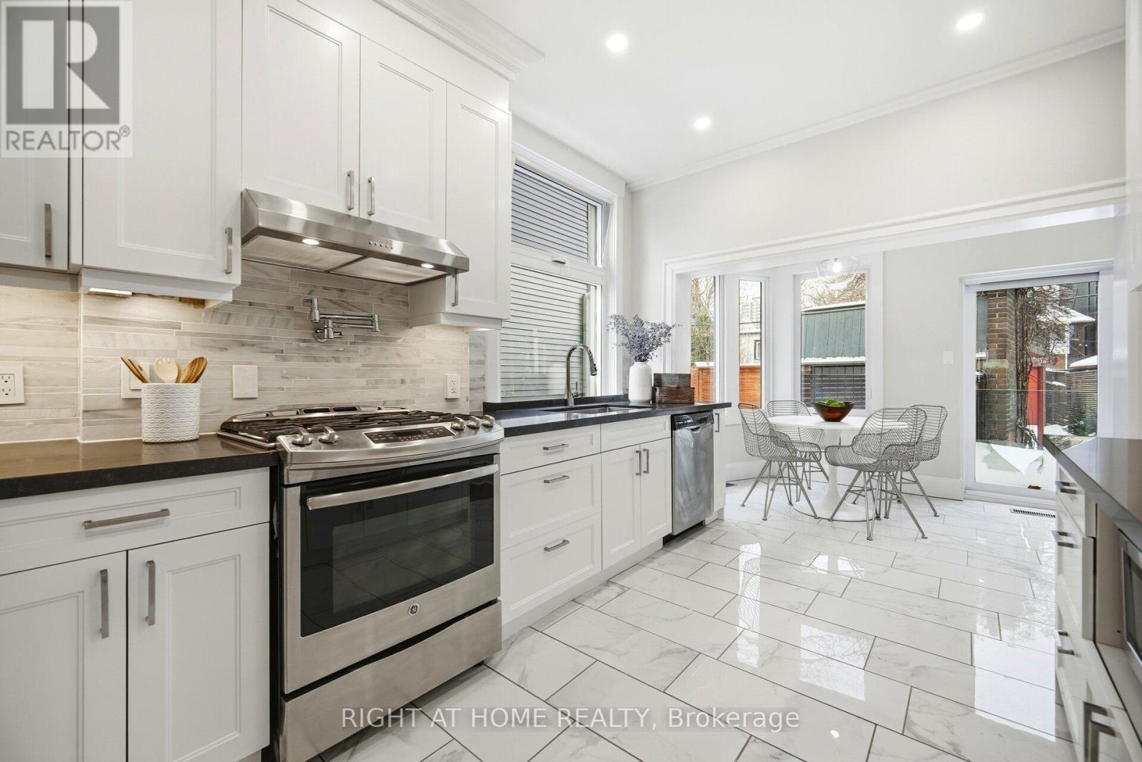 106 Ellerbeck Street, Toronto, Ontario  M4K 2V1 - Photo 13 - E12734582