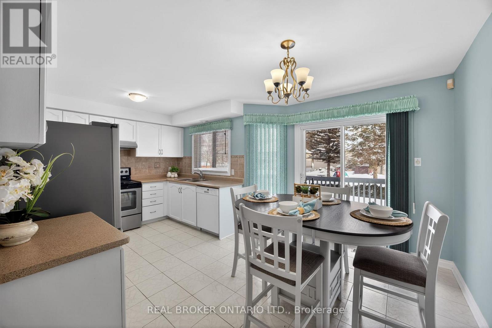 9 Riverdale Drive, Wasaga Beach, Ontario  L9Z 1E9 - Photo 6 - S12734540