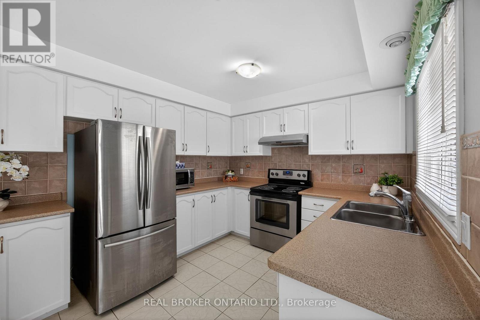 9 Riverdale Drive, Wasaga Beach, Ontario  L9Z 1E9 - Photo 8 - S12734540