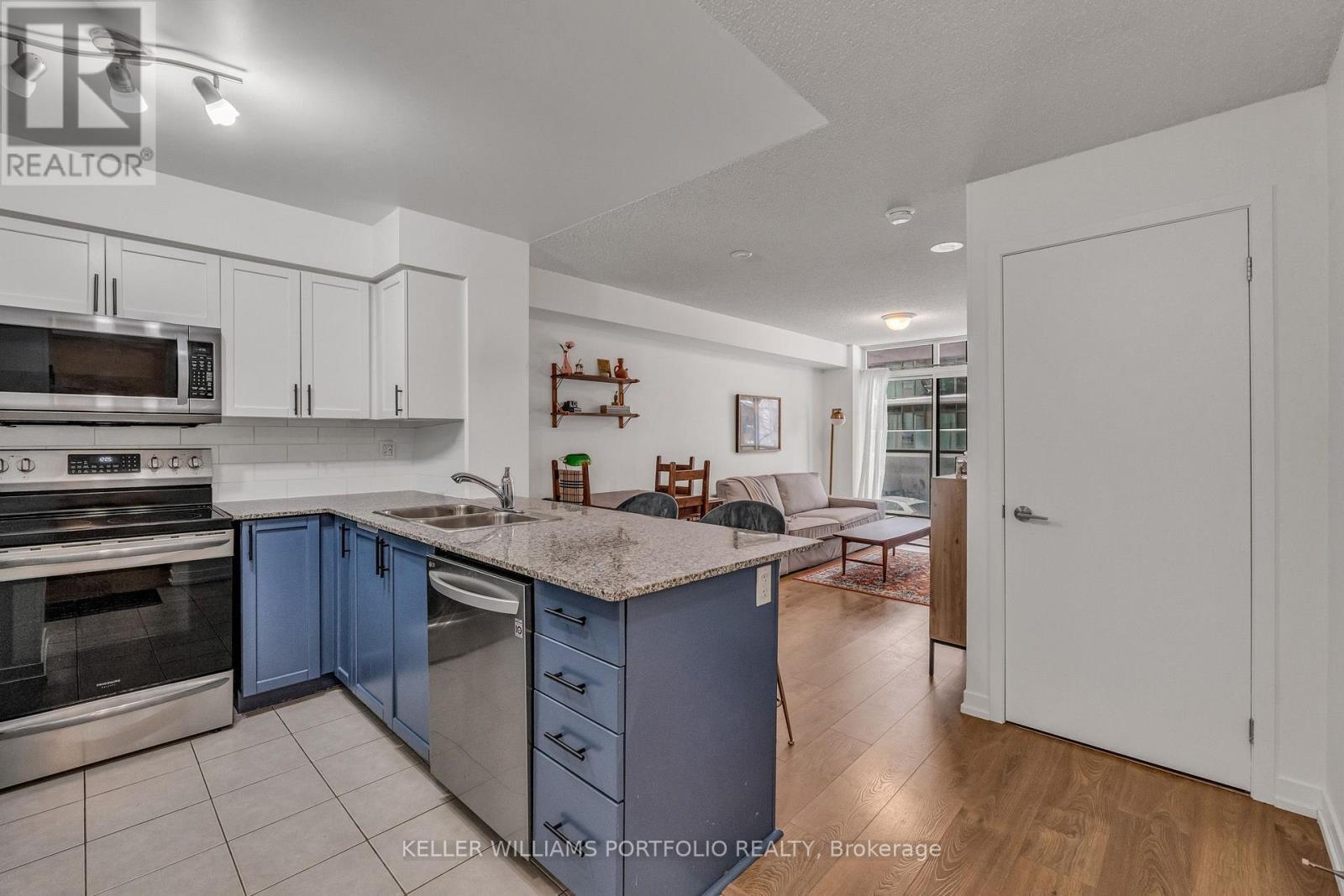 218 - 812 Lansdowne Avenue, Toronto, Ontario  M6H 4K5 - Photo 2 - W12734588