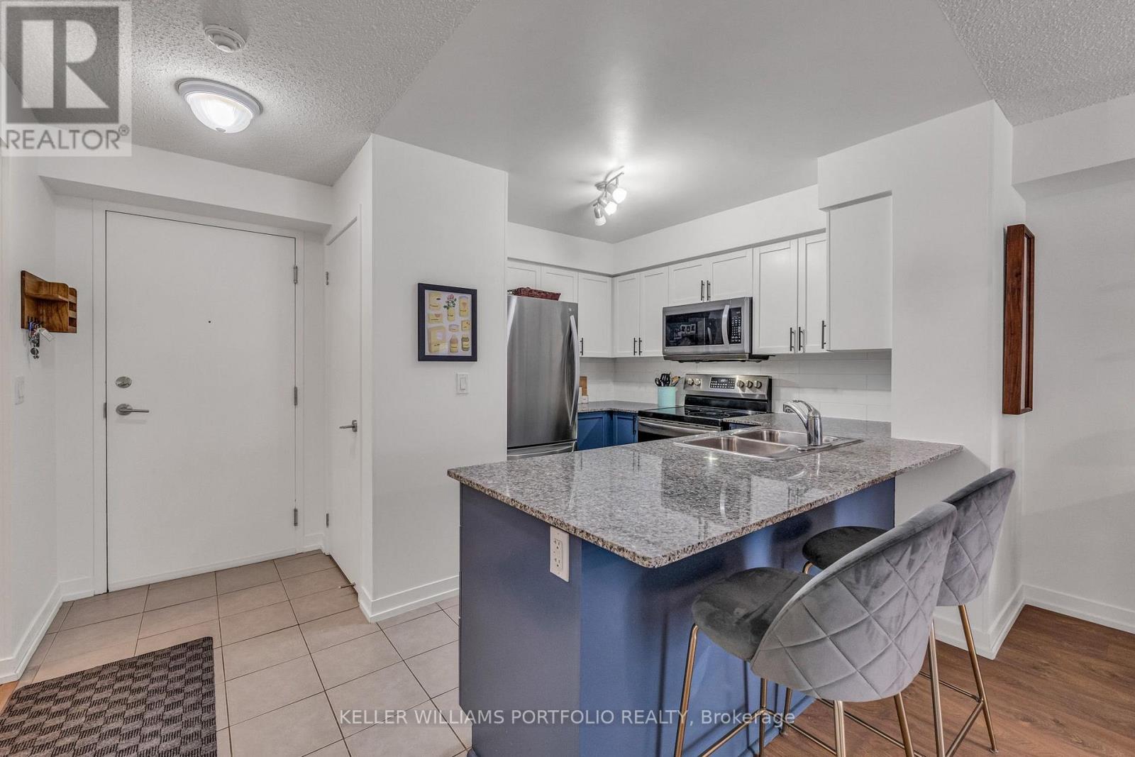 218 - 812 Lansdowne Avenue, Toronto, Ontario  M6H 4K5 - Photo 4 - W12734588