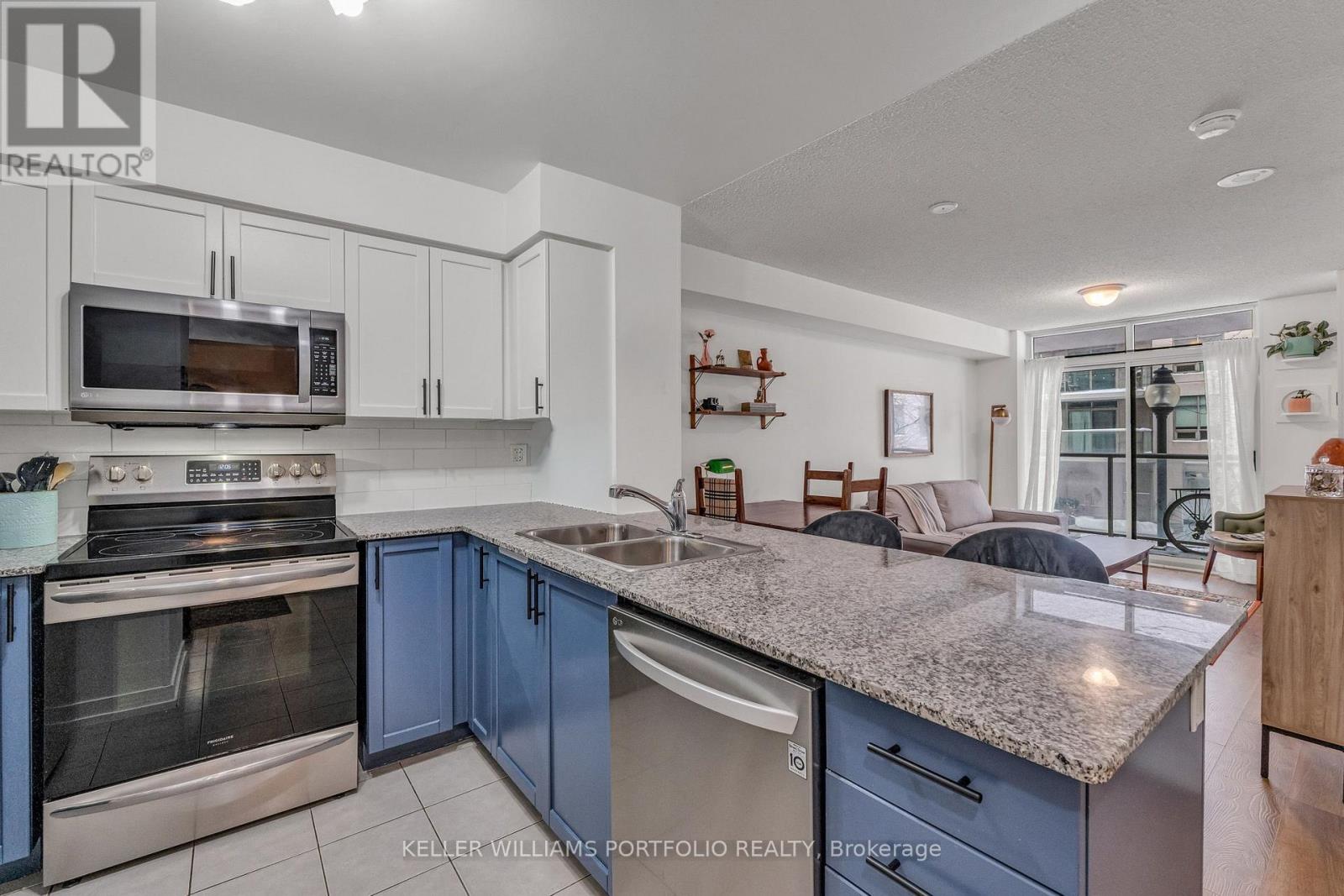 218 - 812 Lansdowne Avenue, Toronto, Ontario  M6H 4K5 - Photo 5 - W12734588