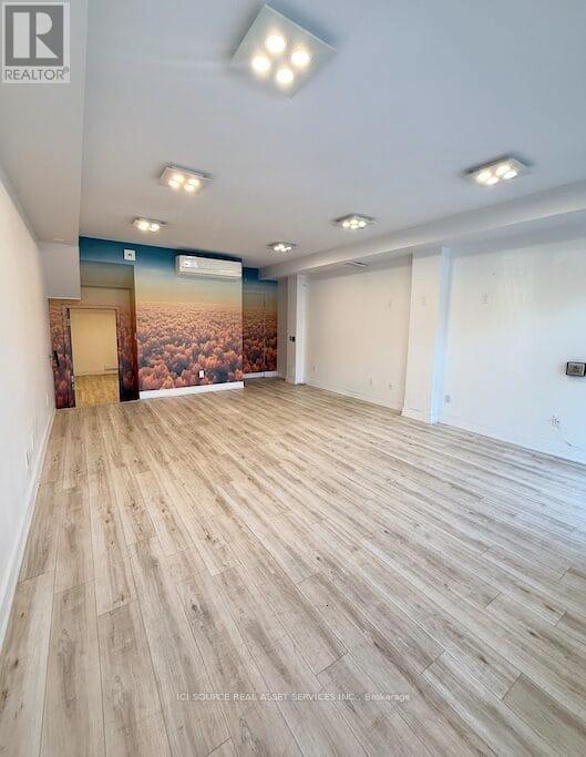 553 Lakeshore Road E, Mississauga, Ontario  L5G 0A9 - Photo 3 - W12734596