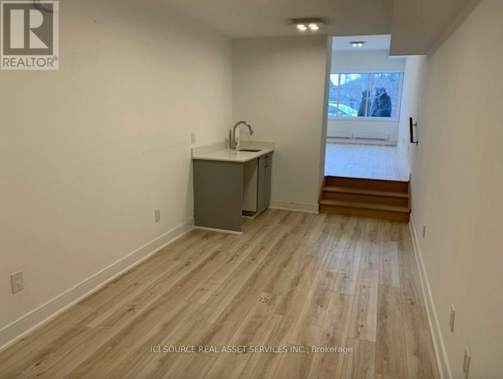 553 Lakeshore Road E, Mississauga, Ontario  L5G 0A9 - Photo 8 - W12734596