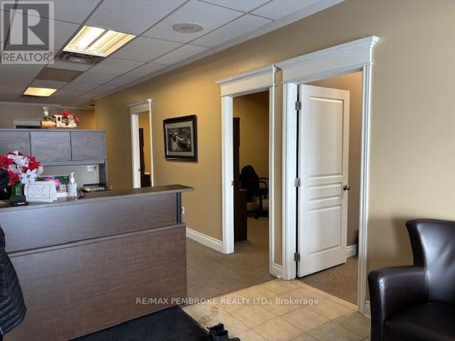 680 Pembroke Street E, Pembroke, Ontario  K8A 3M2 - Photo 8 - X12734620