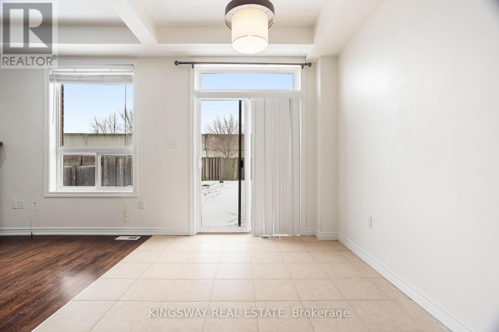 11 Marina Point Crescent, Hamilton, Ontario  L8E 0E4 - Photo 14 - X12733704