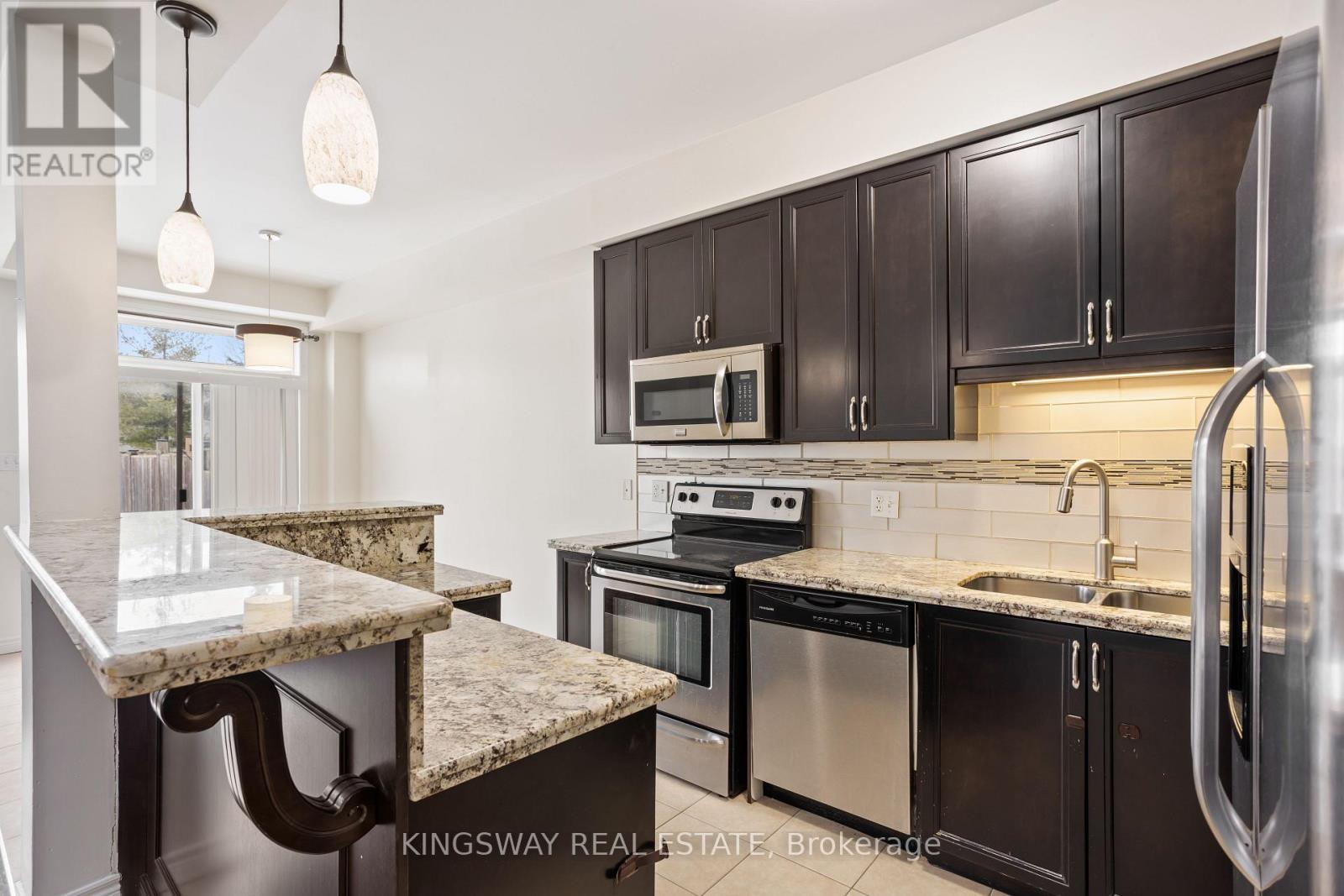 11 Marina Point Crescent, Hamilton, Ontario  L8E 0E4 - Photo 11 - X12733704