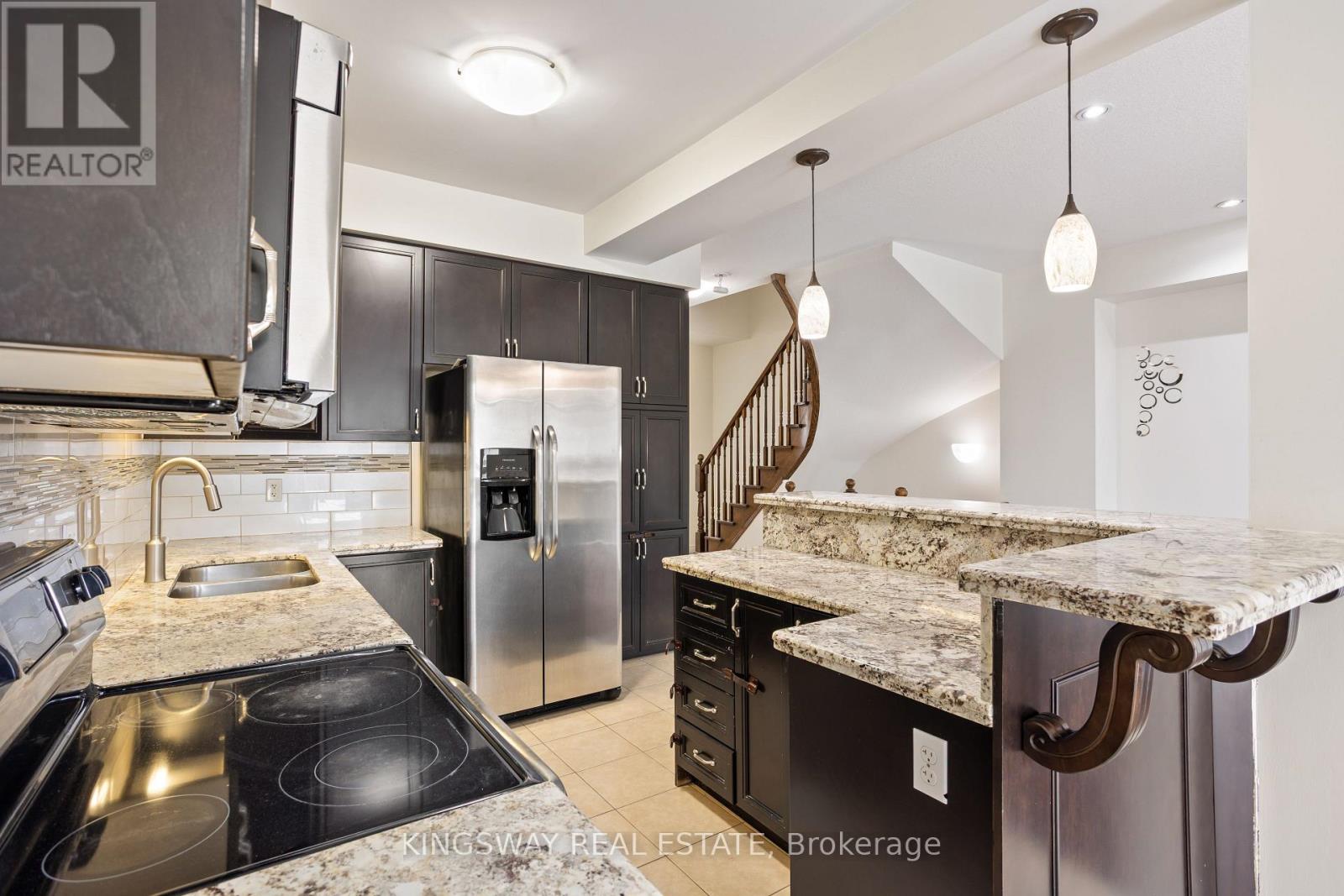 11 Marina Point Crescent, Hamilton, Ontario  L8E 0E4 - Photo 12 - X12733704