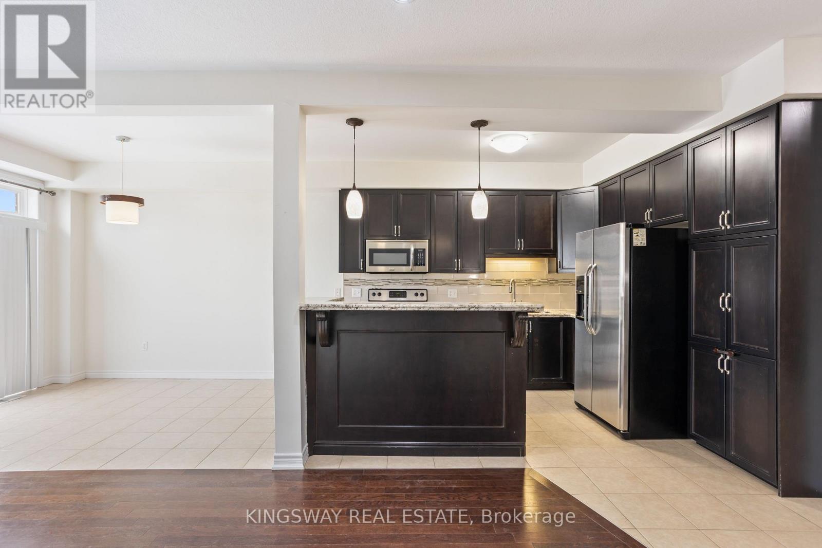 11 Marina Point Crescent, Hamilton, Ontario  L8E 0E4 - Photo 15 - X12733704