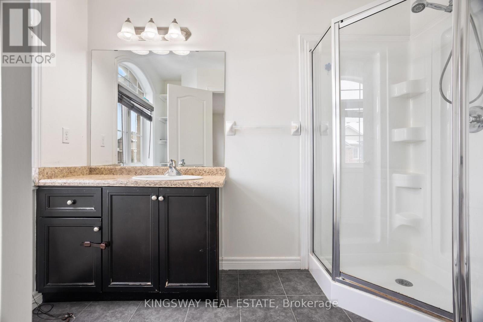 11 Marina Point Crescent, Hamilton, Ontario  L8E 0E4 - Photo 24 - X12733704