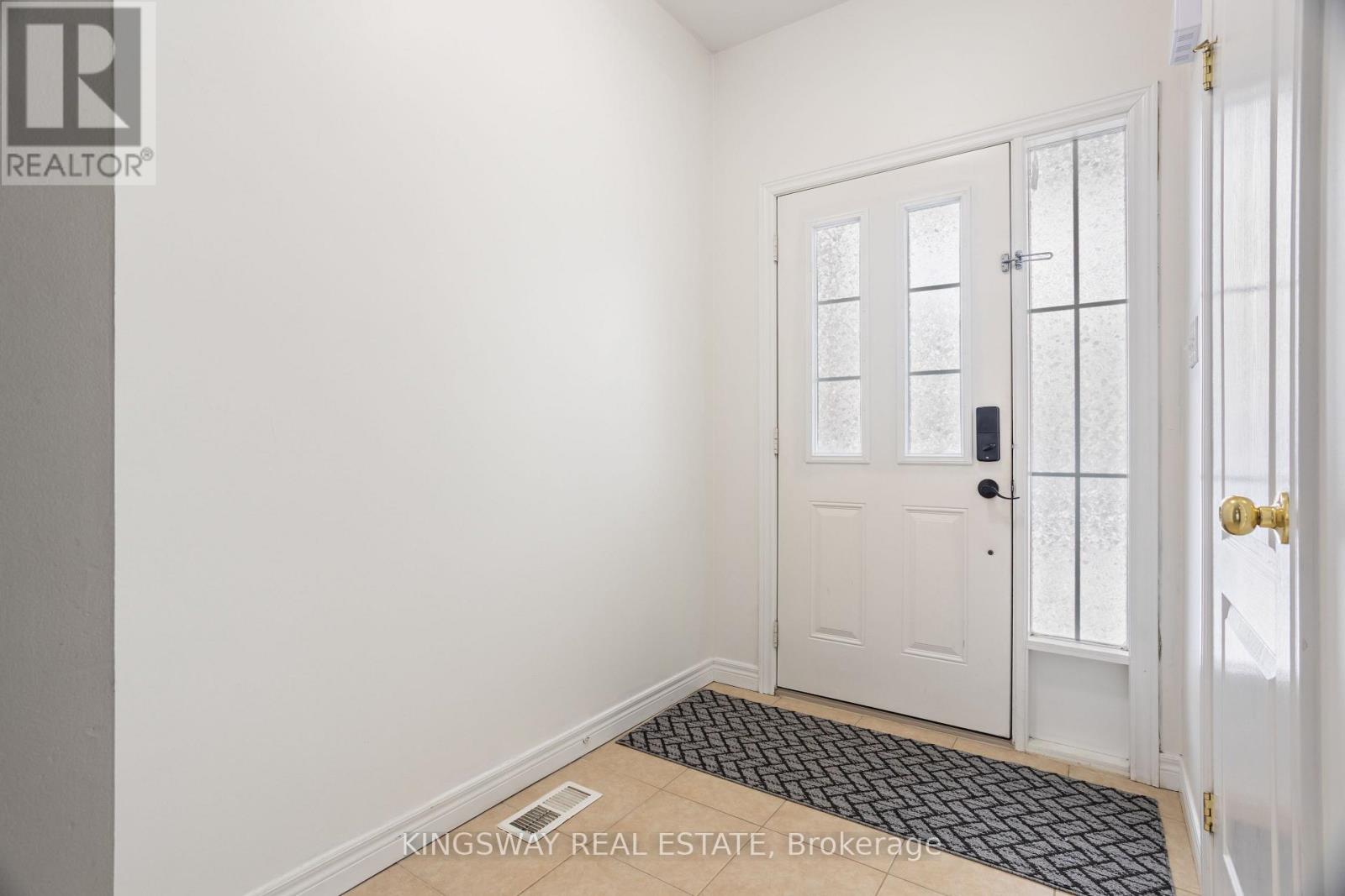 11 Marina Point Crescent, Hamilton, Ontario  L8E 0E4 - Photo 3 - X12733704