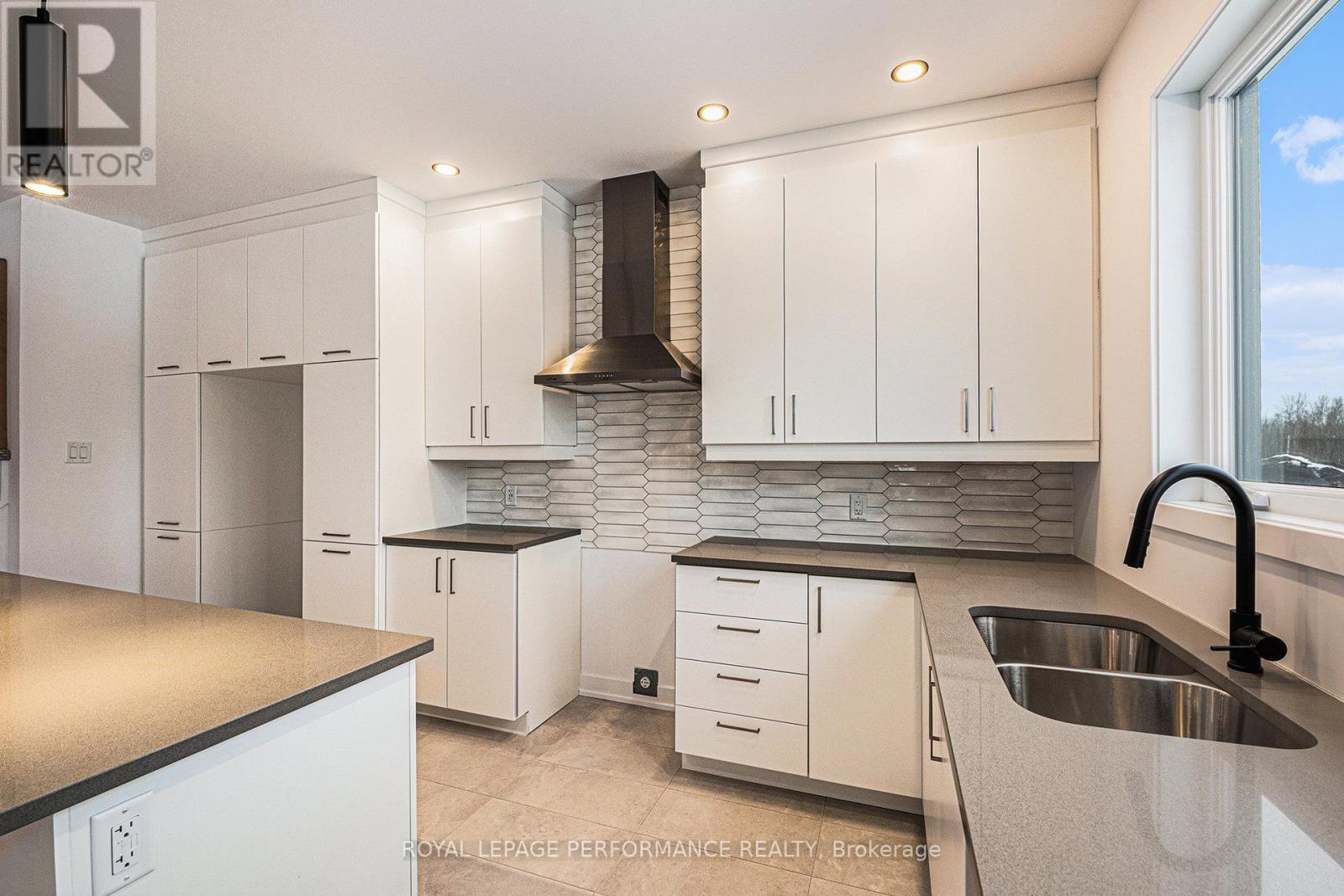 94 Rutile Street, Clarence-Rockland, Ontario  K4K 0M6 - Photo 10 - X12715330