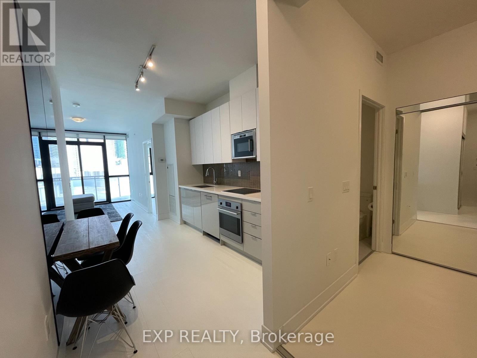 805 - 2908 Highway 7 Road, Vaughan, Ontario  L4K 0K5 - Photo 1 - N12734658