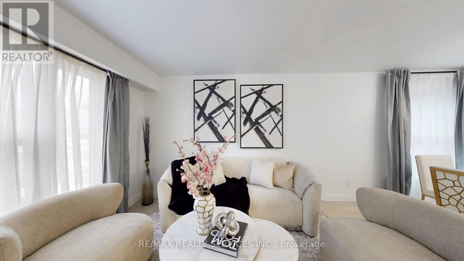 26 Mayfair Crescent, Brampton, Ontario  L6S 3N4 - Photo 9 - W12698478