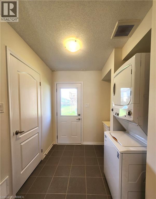 6 Baskett Street, Brantford, Ontario  N3T 5L5 - Photo 5 - 40800978