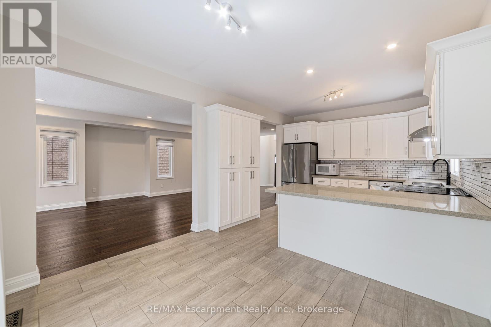 2408 Valley Heights Crescent, Oakville, Ontario  L6H 6X2 - Photo 13 - W12734676