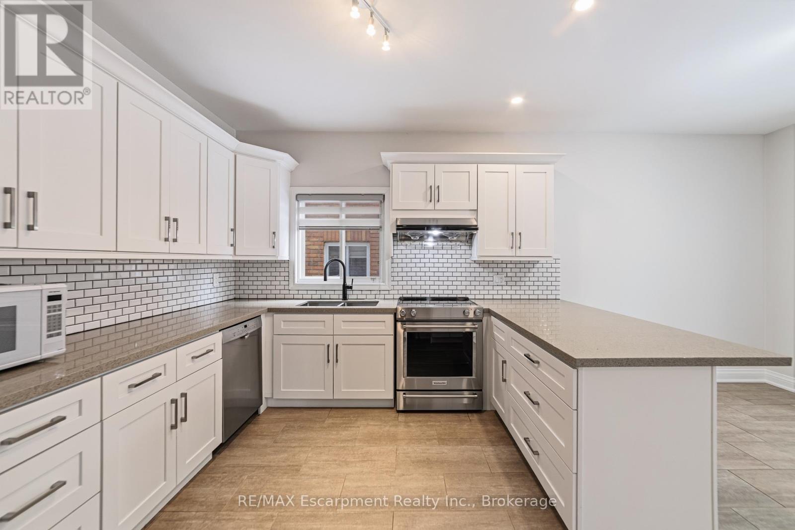 2408 Valley Heights Crescent, Oakville, Ontario  L6H 6X2 - Photo 16 - W12734676